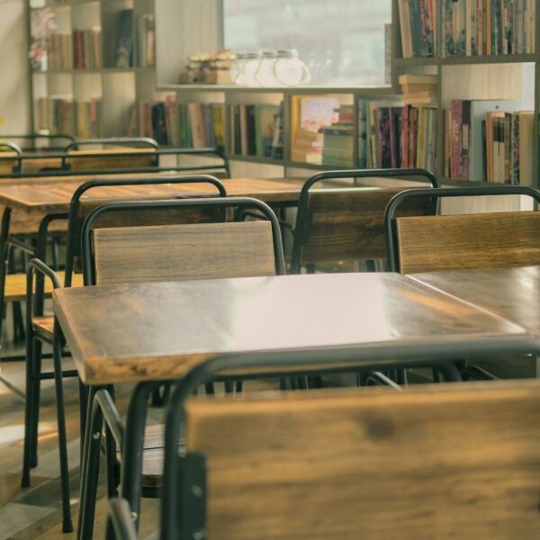 Mbi natyrën e edukimit komunist